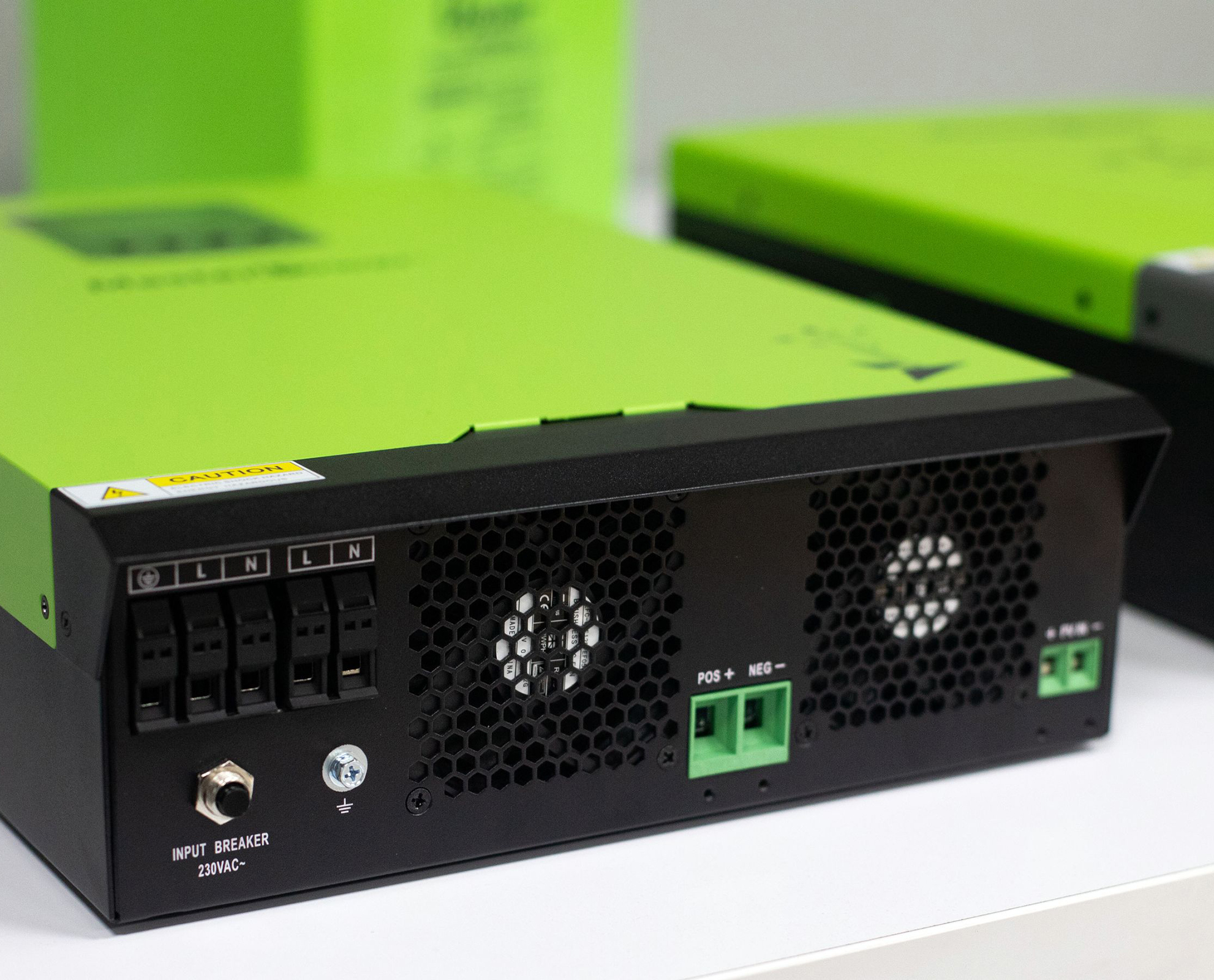 invertor_masterpower_omega_3k_top_interfaces_view-1